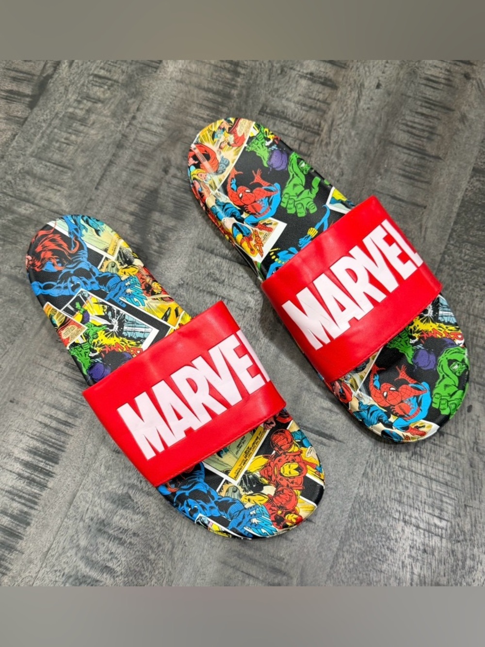 Marvel Red Logo Comic-Print Slide Sandals